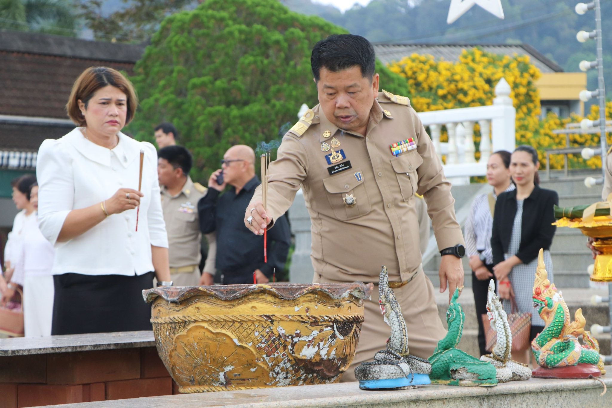 ผู้ว่าราชการจังหวัดระนอง คนใหม่ สักการะสิ่งศักดิ์สิทธิ์ประจำจังหวัดระนอง เพื่อความเป็นสิริมงคล 